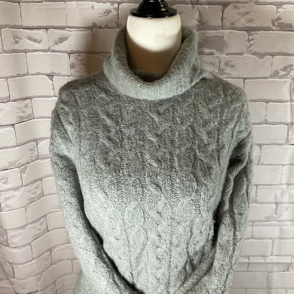 “ROOTS” Grey Cable Knit Sweater. - Picture 2 of 9